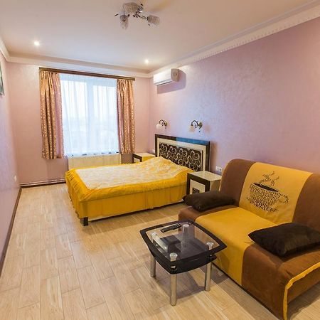 Modern Apartment On Akademika Sakharova 27A Ivano-Frankivsk Exterior foto